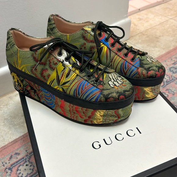 Gucci Jacquard Silk Tiger Peggy Platform - Picture 1 of 5